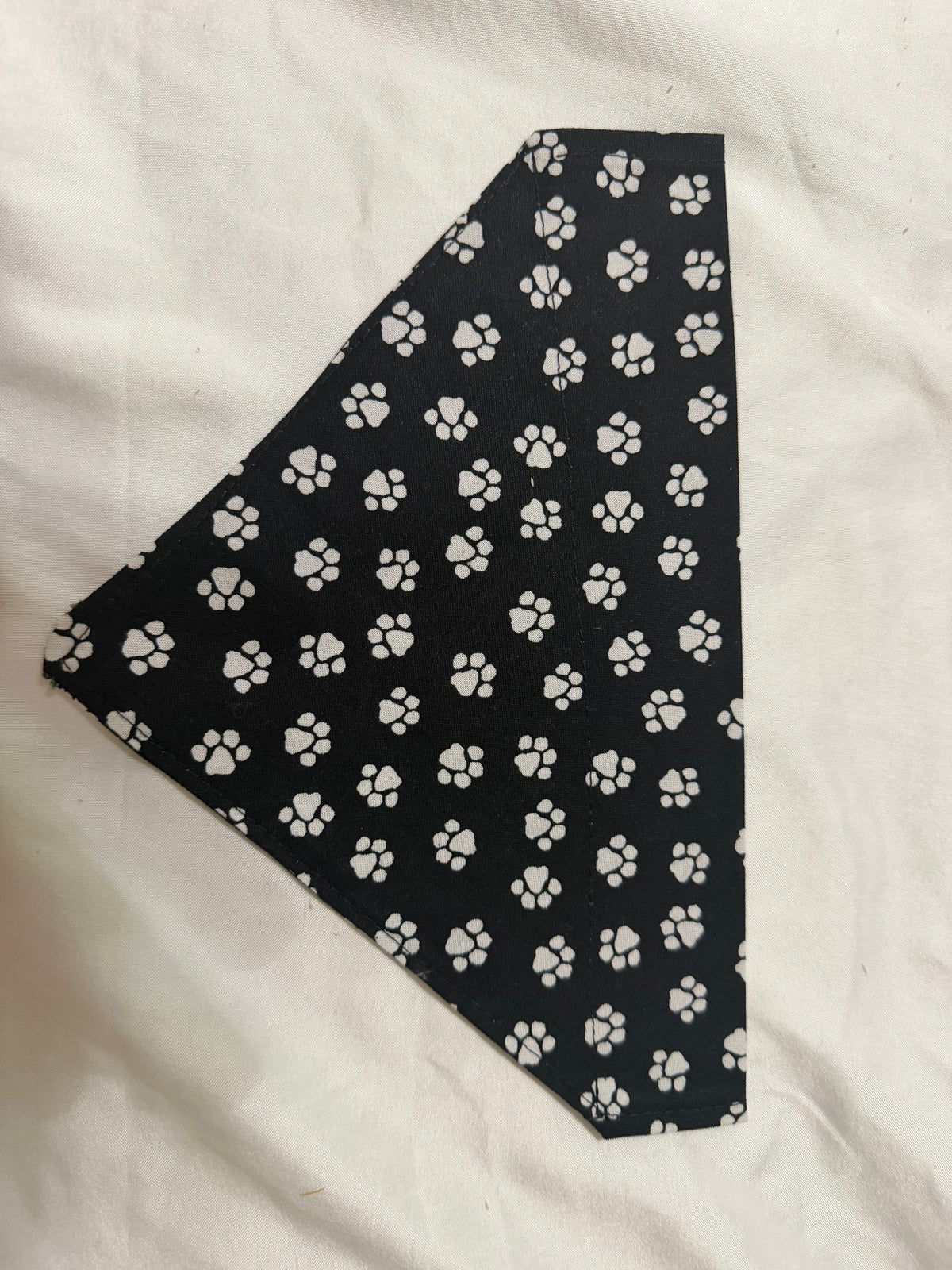 Black White Paws Pet Bandanna – KiMi's Kwilts & Krafts