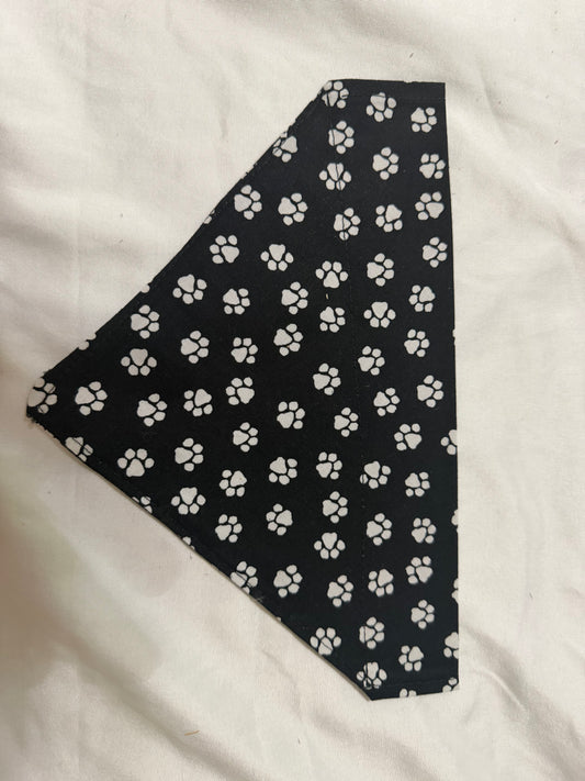 Black White Paws Pet Bandanna – KiMi's Kwilts & Krafts