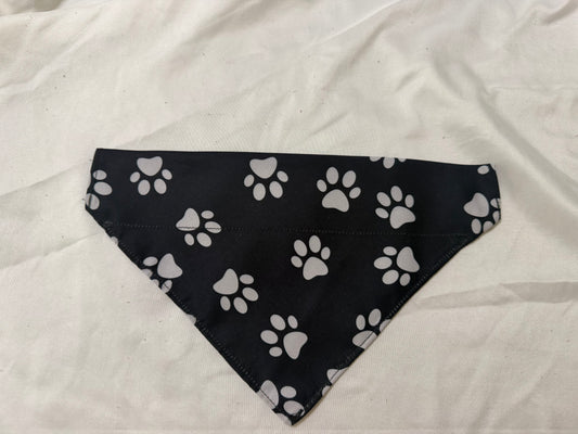 Black Grey Paws Pet Bandanna – KiMi's Kwilts & Krafts