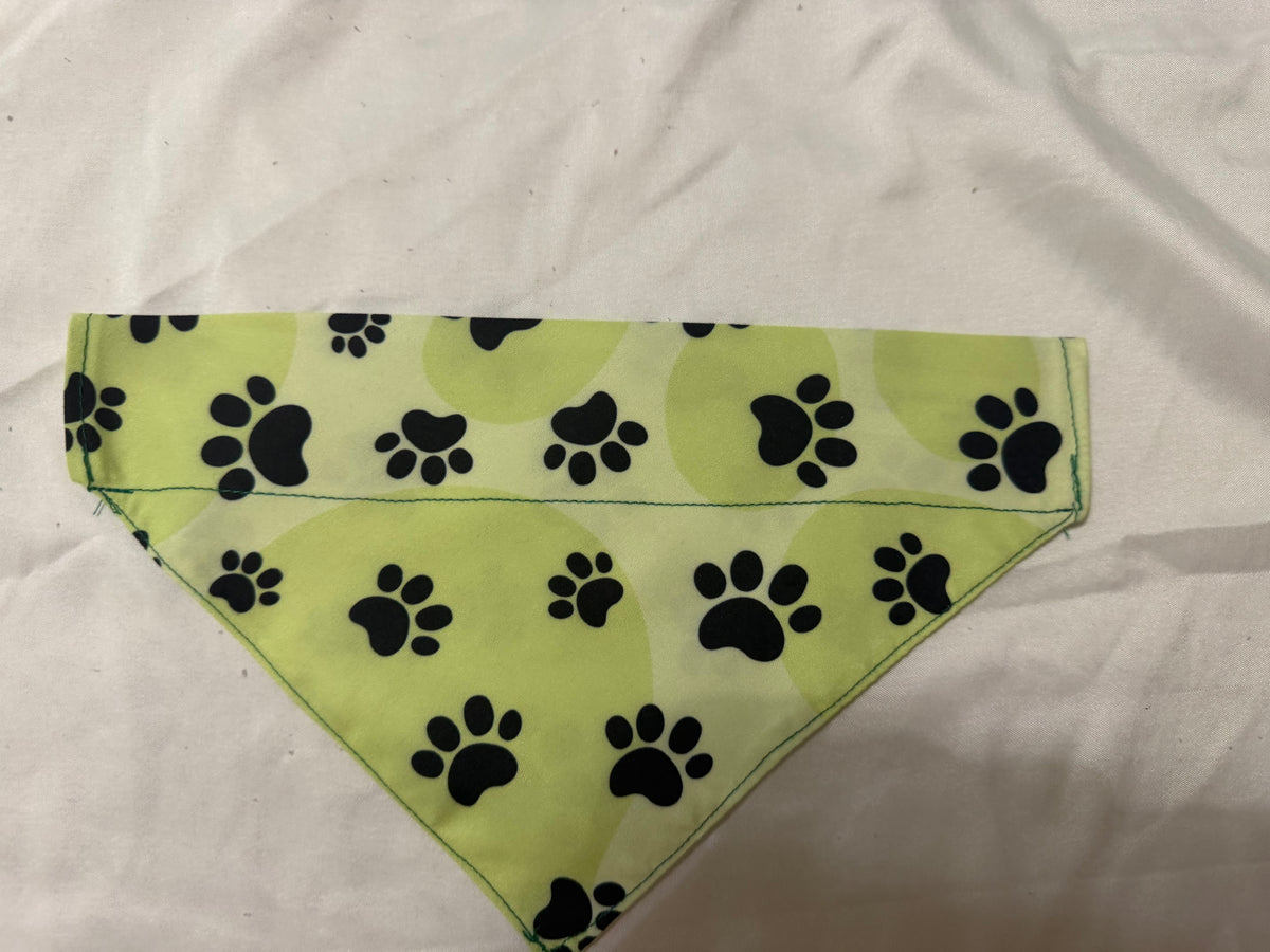 Green Black Paws Pet Bandanna – KiMi's Kwilts & Krafts