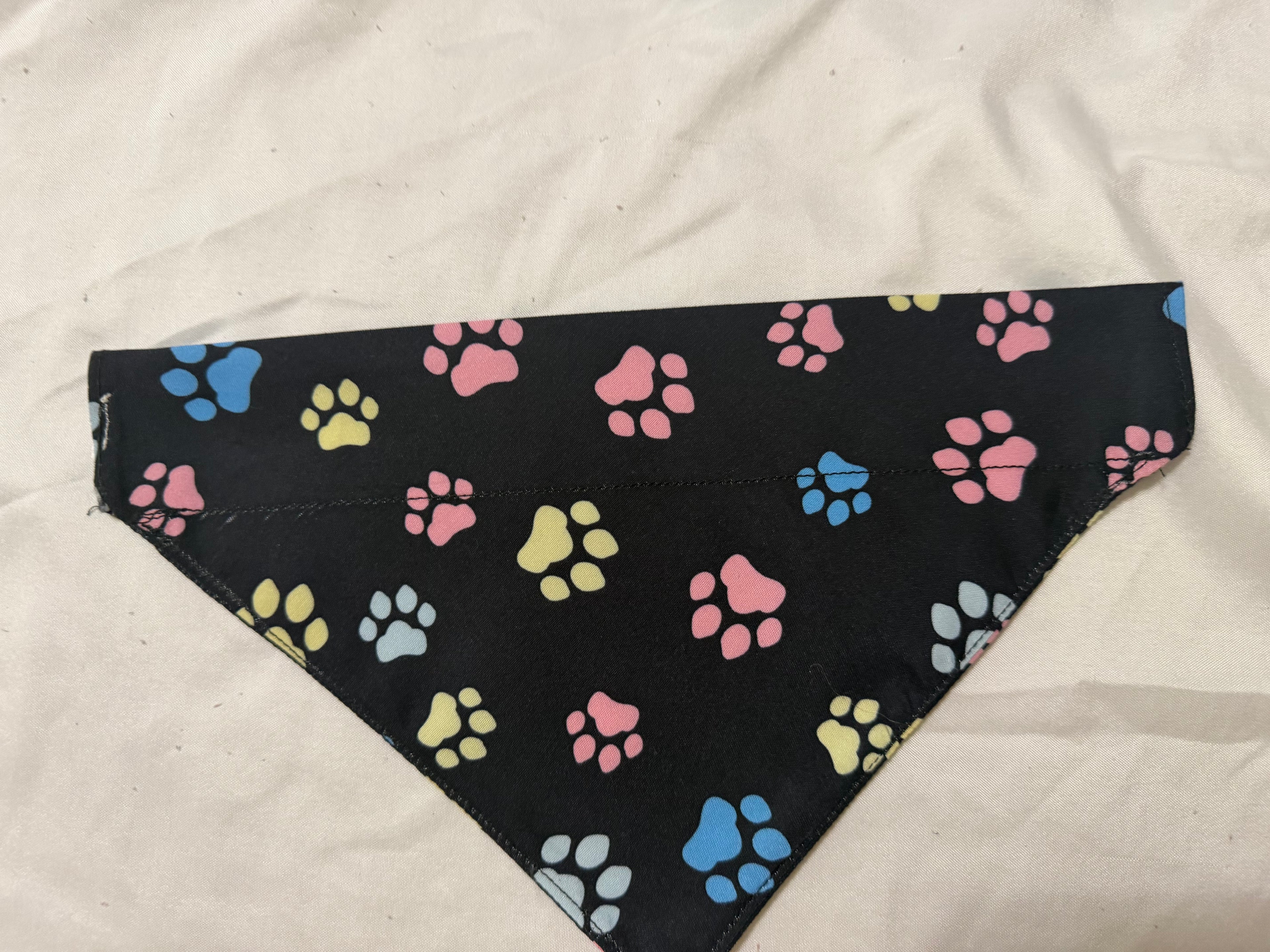 Black Multicolor Paws Pet Bandanna – KiMi's Kwilts & Krafts